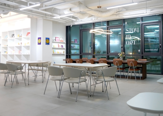 1F · CAFE & ART SHOP 카페 & 아트 샵